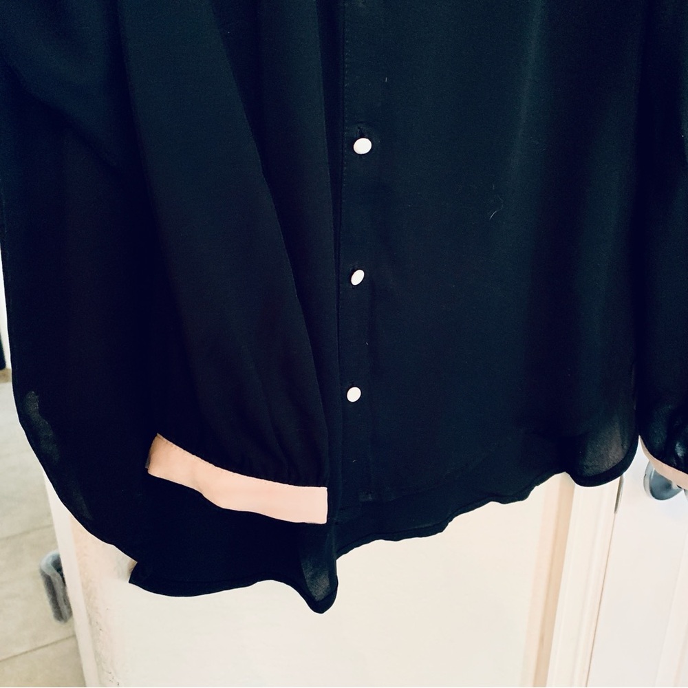 Forever 21 Black Dress Blouse with Contrast Buttons/Collar size Large - Picture 4 of 7